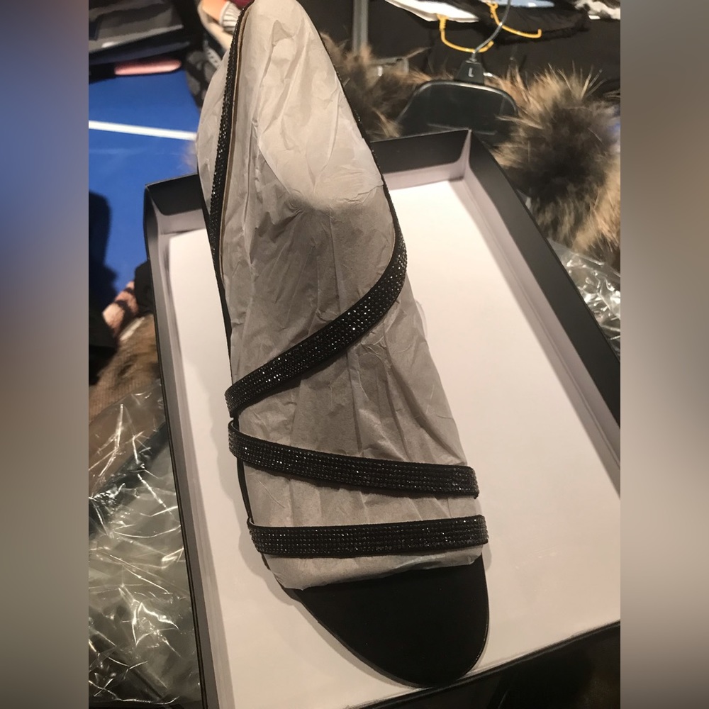 Naturalizer Sandals w/heel. Black shimmer. Style Vanessa2. Never worn. Size 13M.